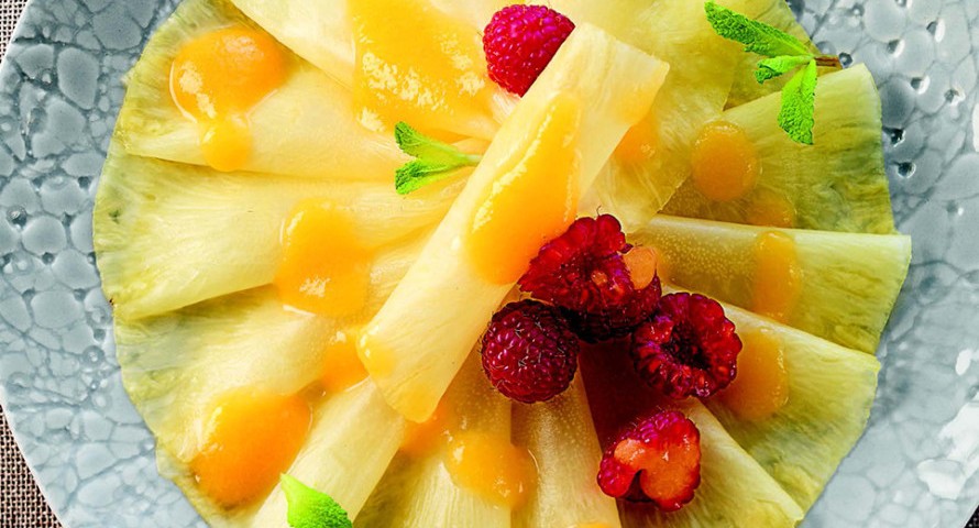 Carpaqccio di ananas con salsa alla pesca